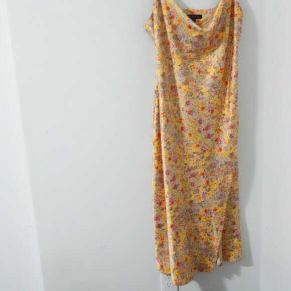 Dynamite Floral Dress - Picture 2 of 4